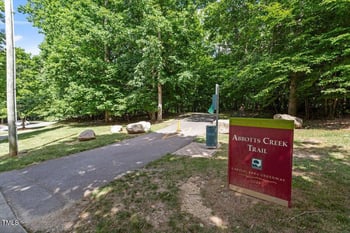 2933 Grandview Heights Ln, Raleigh, NC 27614