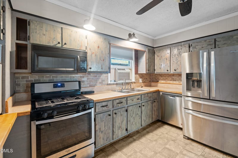 2934 Academy St, Sanford, NC 27332