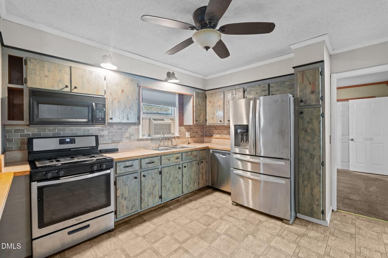 2934 Academy St, Sanford, NC 27332