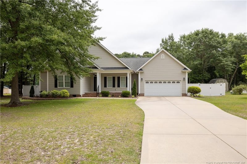 294 Pinecroft Dr, Dunn, NC 28334