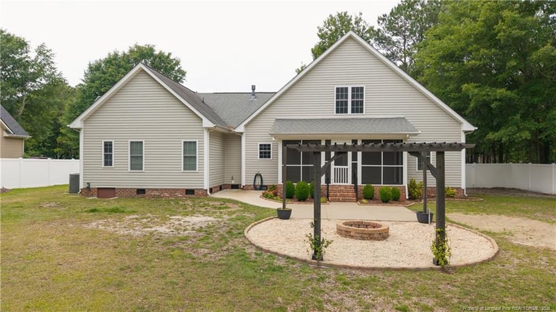 294 Pinecroft Dr, Dunn, NC 28334