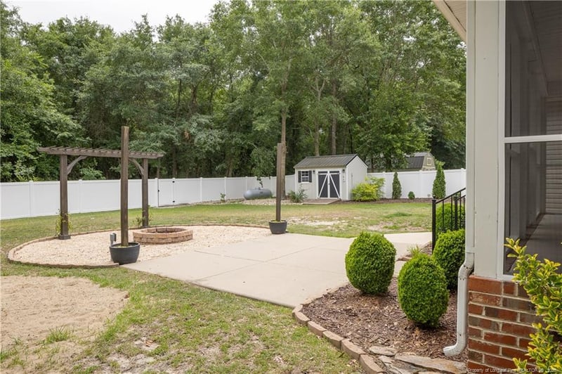 294 Pinecroft Dr, Dunn, NC 28334