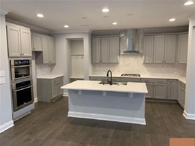 2942 Thirlestane Dr, Apex, NC 27502