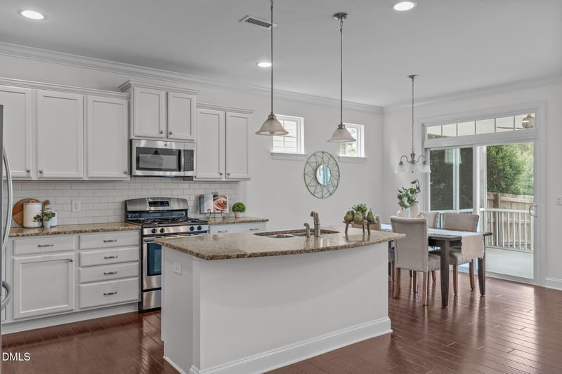 2942 Wilkes Lake Dr, Fuquay Varina, NC 27526