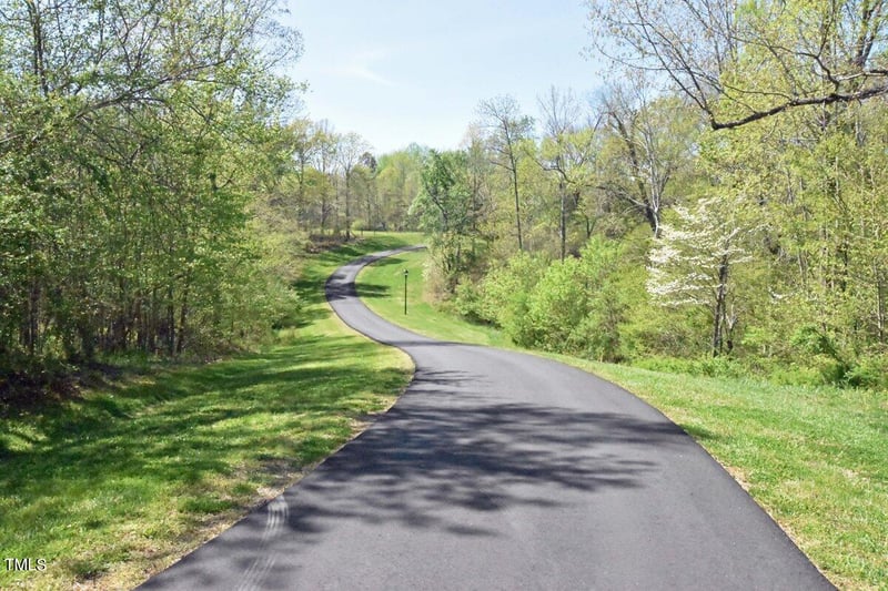 2945 Doris Dr, Burlington, NC 27217