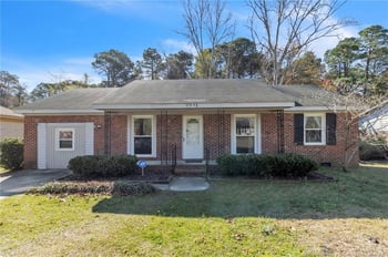 2951 Peacock St, Hope Mills, NC 28348