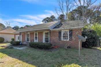 2951 Peacock St, Hope Mills, NC 28348