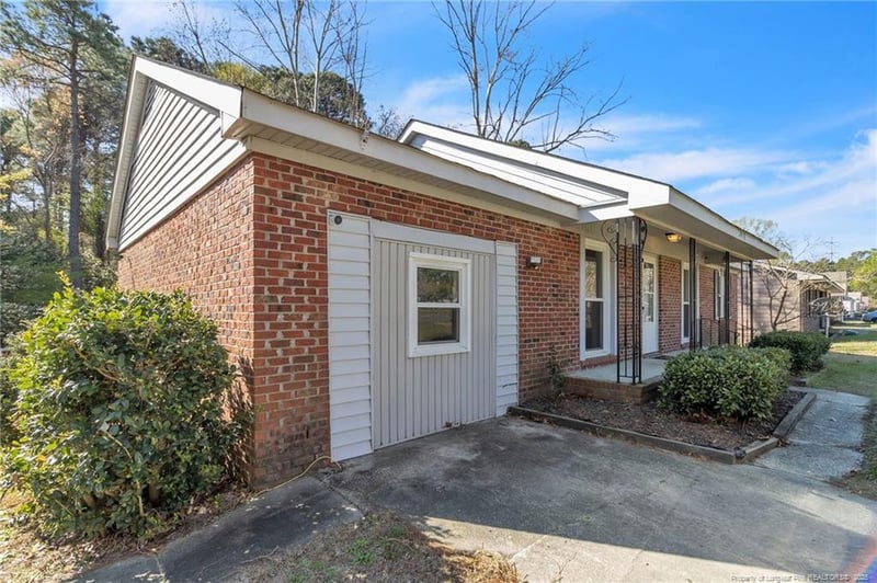 2951 Peacock St, Hope Mills, NC 28348