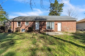 2951 Peacock St, Hope Mills, NC 28348