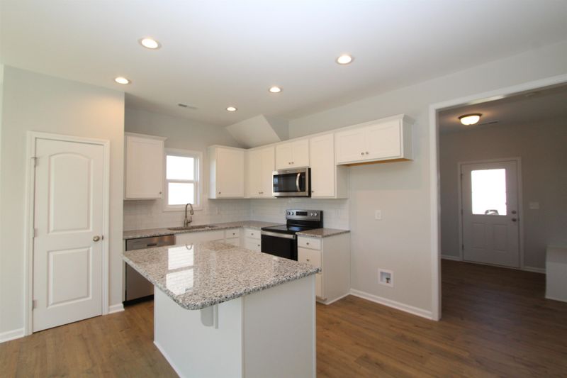 296 Sturgeon St, Smithfield, NC 27577