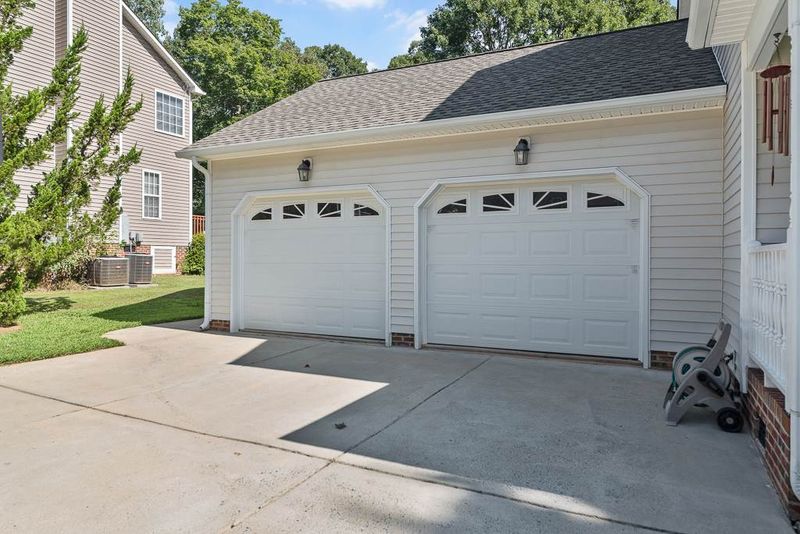 2964 Deep Glen Ct, Raleigh, NC 27603