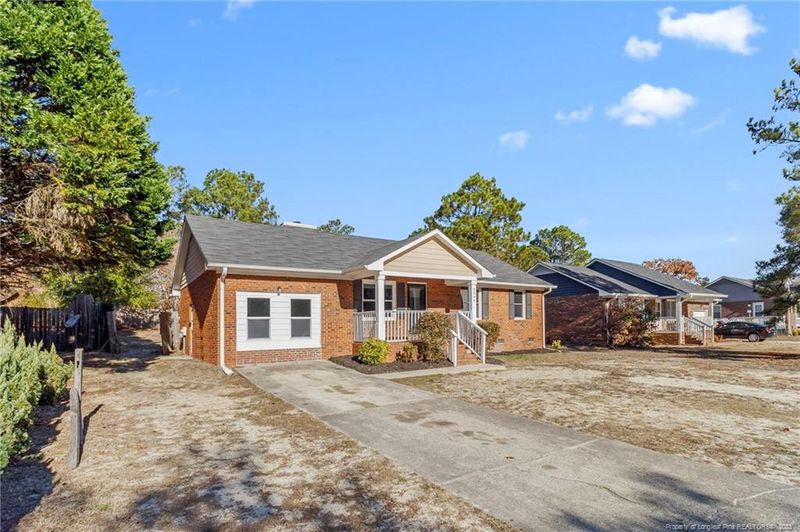 2966 Peacock St, Hope Mills, NC 28348