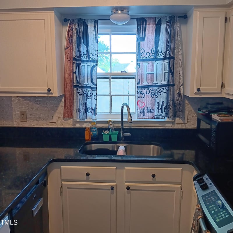 2967 Faversham Pl, Raleigh, NC 27604