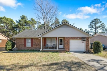 2967 Peacock St, Hope Mills, NC 28348