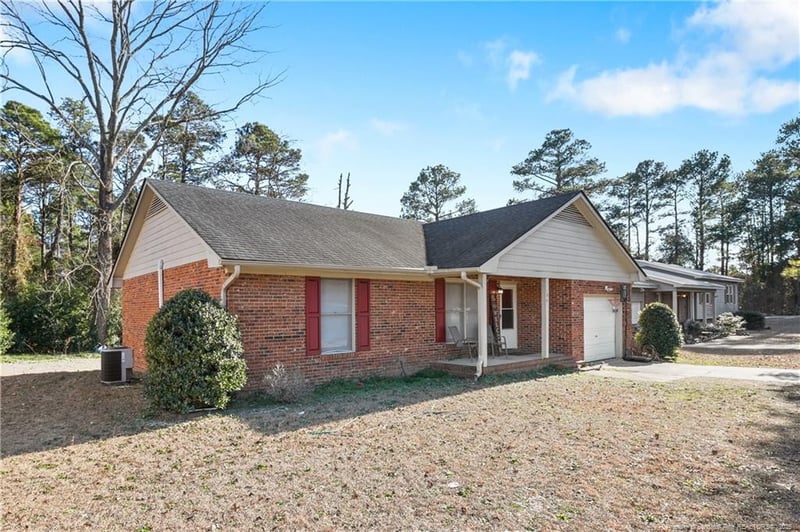 2967 Peacock St, Hope Mills, NC 28348