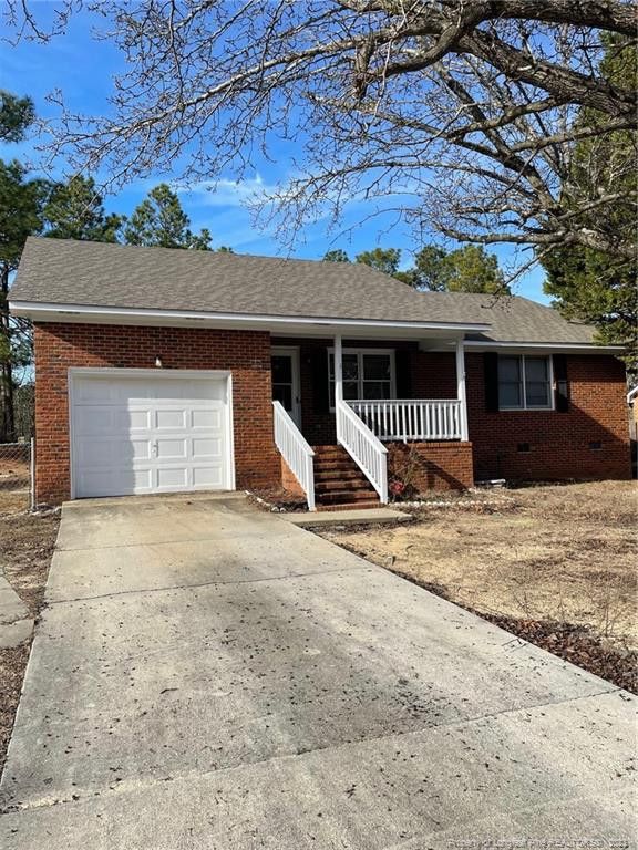 2968 Peacock St, Hope Mills, NC 28348