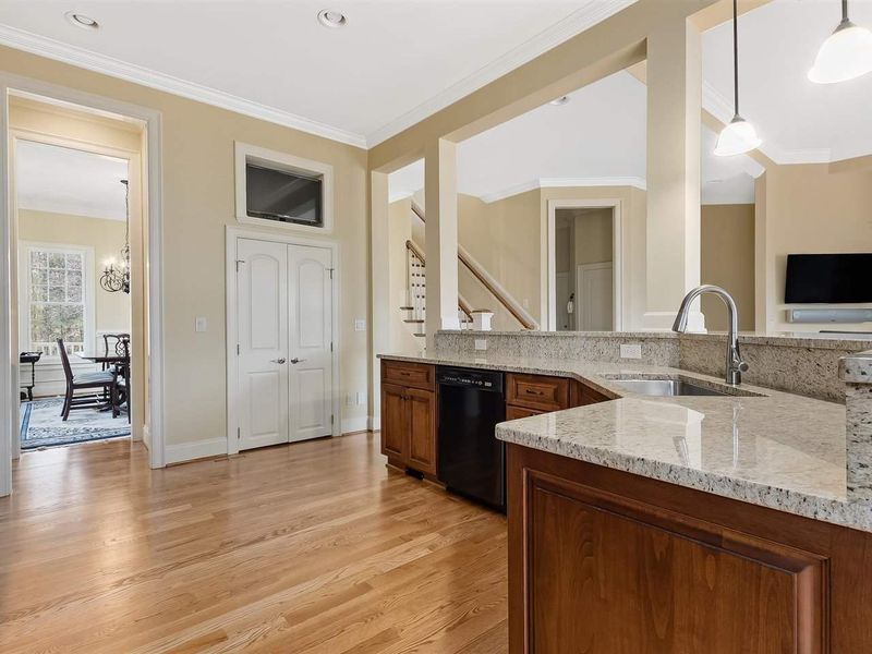298 Broad Leaf Ct, Chapel Hill, NC 27517