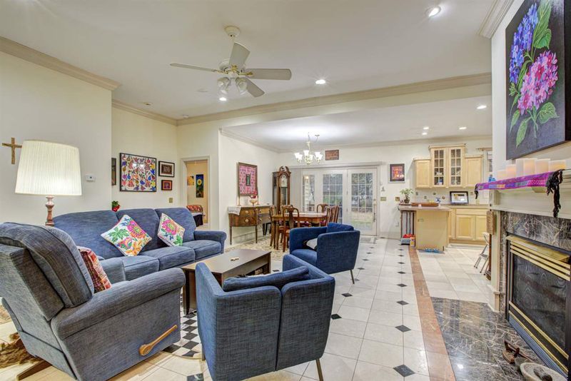 3 Eastwind Dr, Chapel Hill, NC 27517