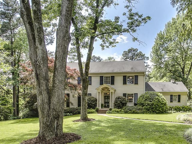 3 Iris Ln, Chapel Hill, NC 27514