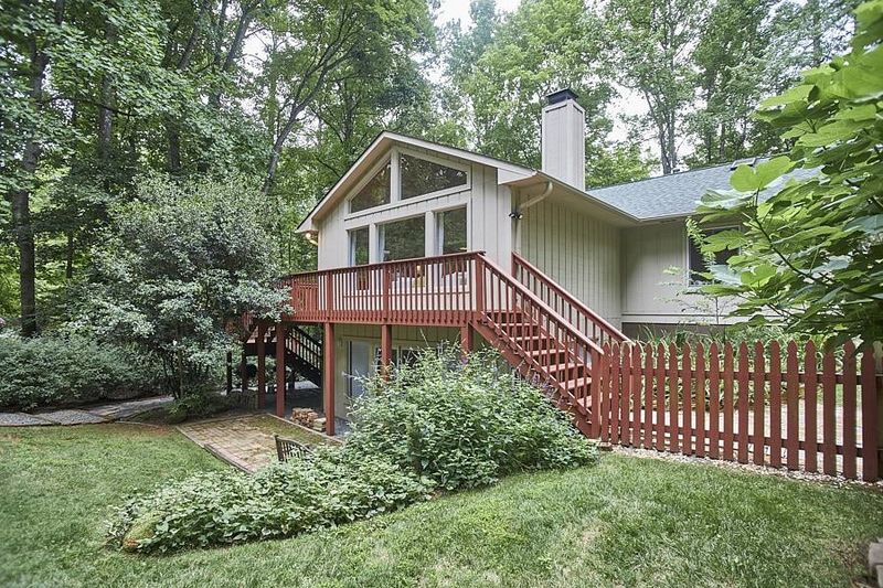 3 Martha Ln, Chapel Hill, NC 27514