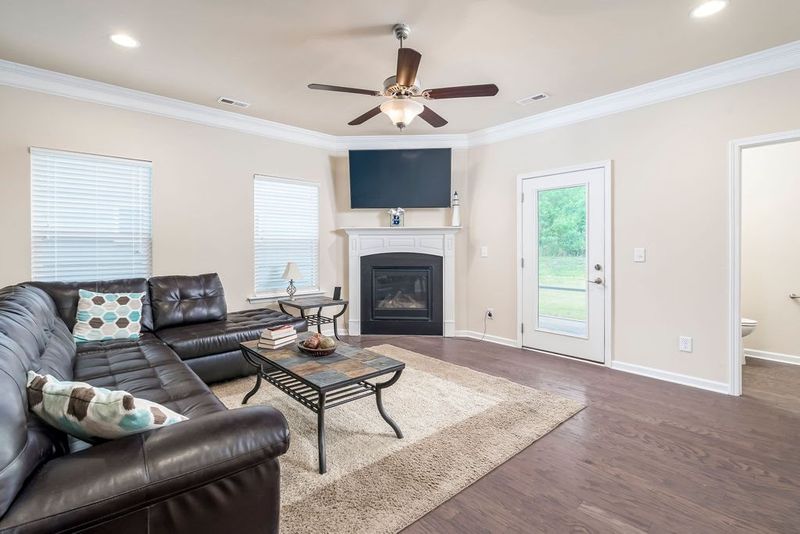 30 Crownview Ct, Clayton, NC 27527