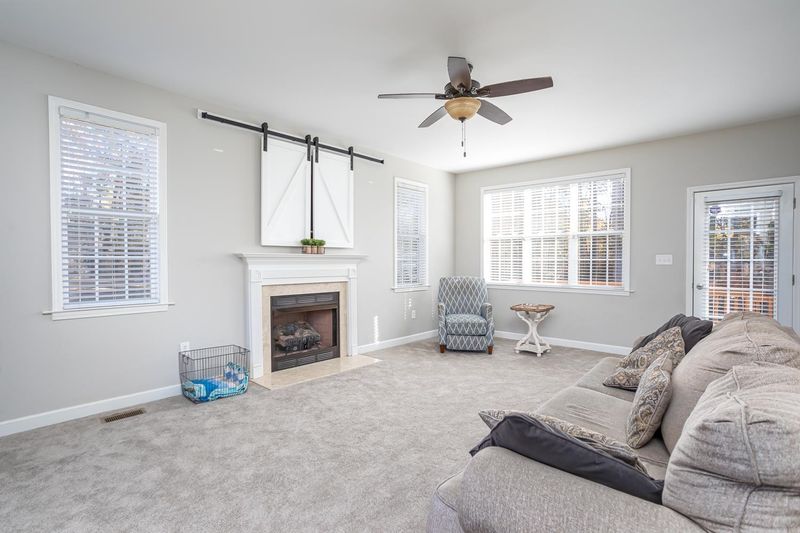 30 E Hackberry Ln, Youngsville, NC 27596