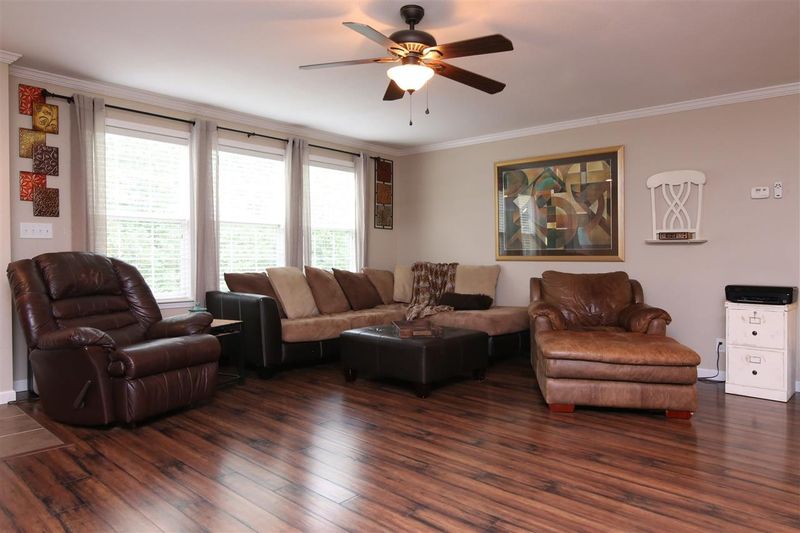 30 Harbour View Ln, Youngsville, NC 27596