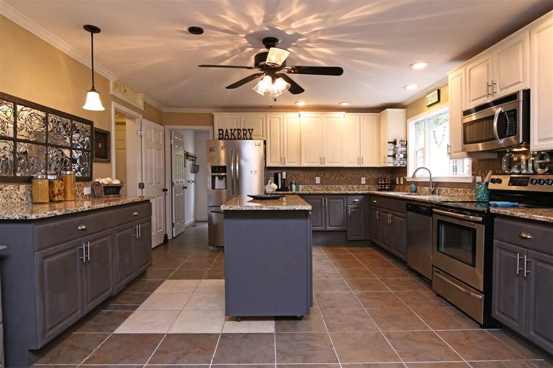 30 Harbour View Ln, Youngsville, NC 27596