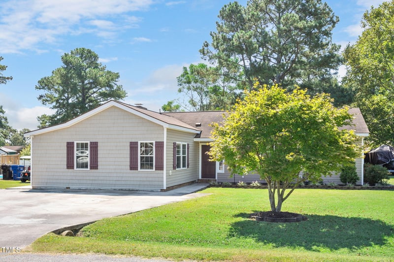 30 Lynn St, Coats, NC 27521