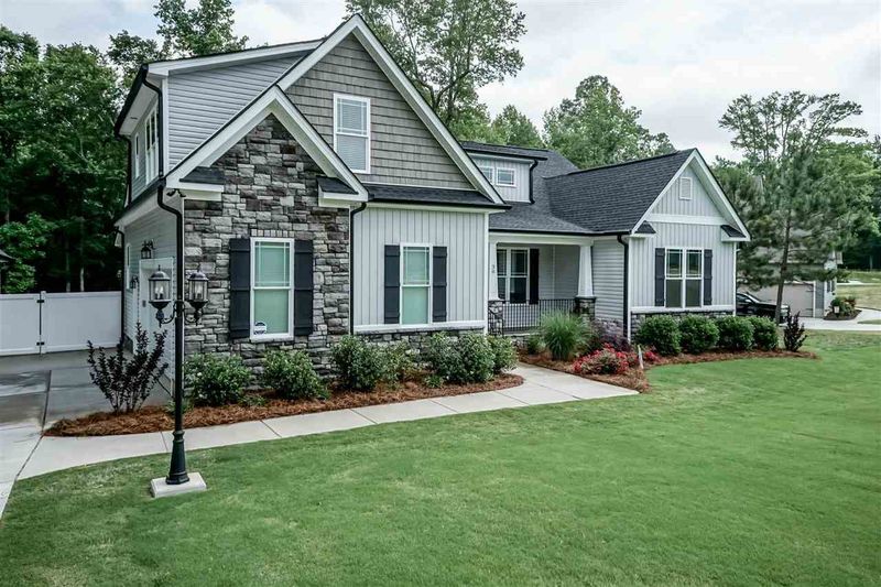 30 Middleton Dr, Zebulon, NC 27597