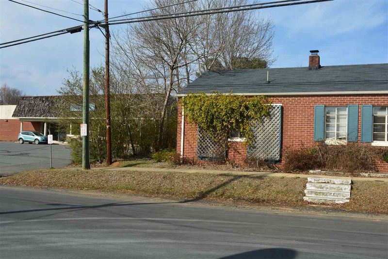 30 W Salisbury St W, Pittsboro, NC 27312