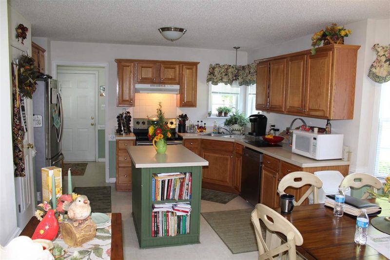 30 Smiths Creek Dr, Clayton, NC 27520
