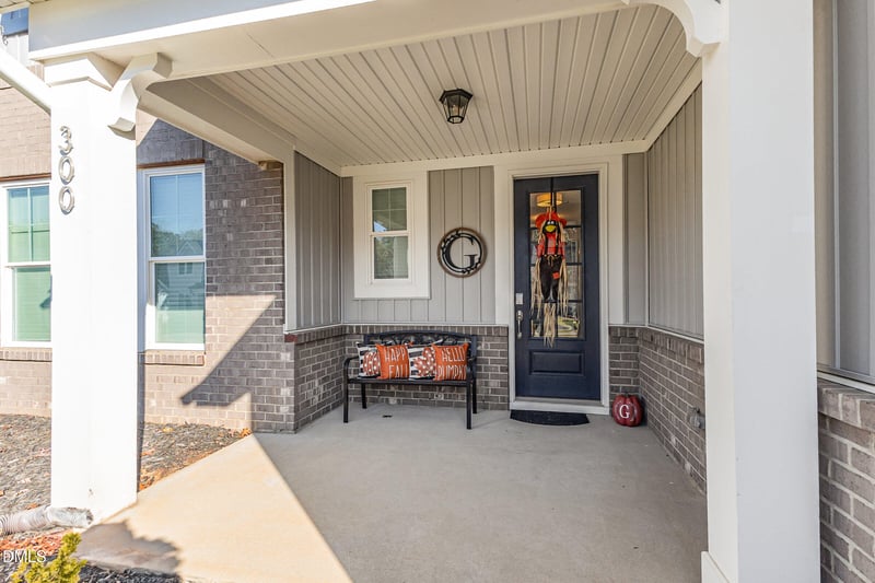 300 Amber Oak Dr, Selma, NC 27576