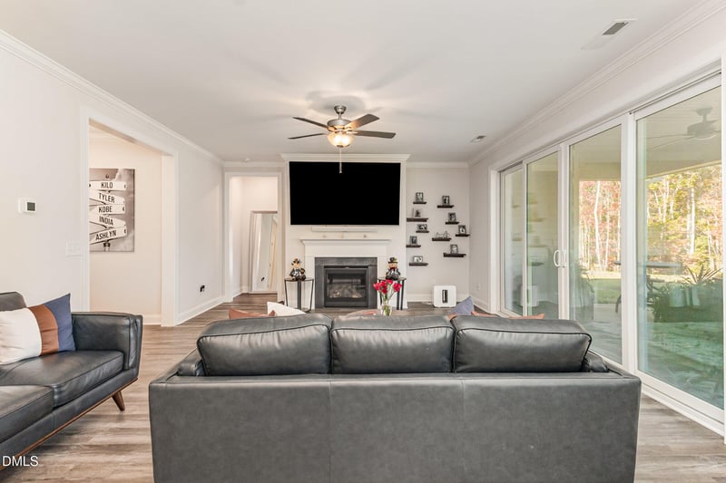 300 Amber Oak Dr, Selma, NC 27576