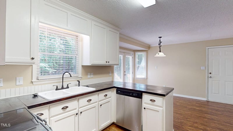 300 Ash Ct, Holly Springs, NC 27540