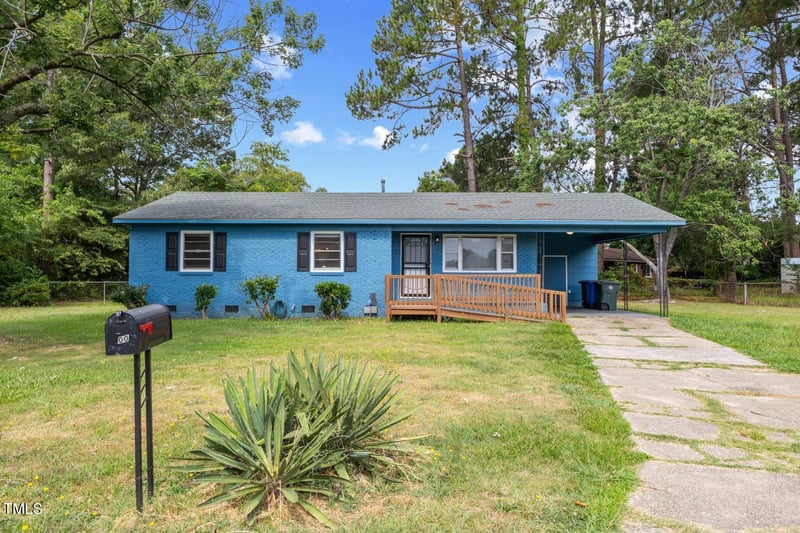 300 Bighorn Dr, Fayetteville, NC 28303
