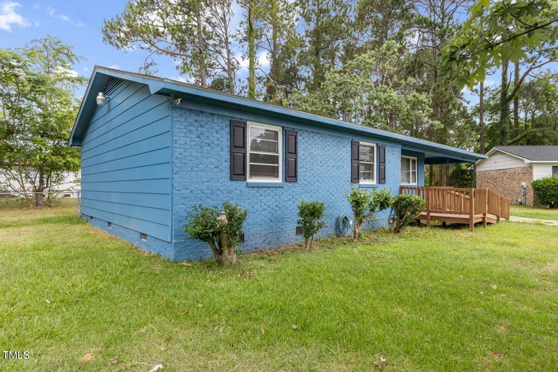 300 Bighorn Dr, Fayetteville, NC 28303