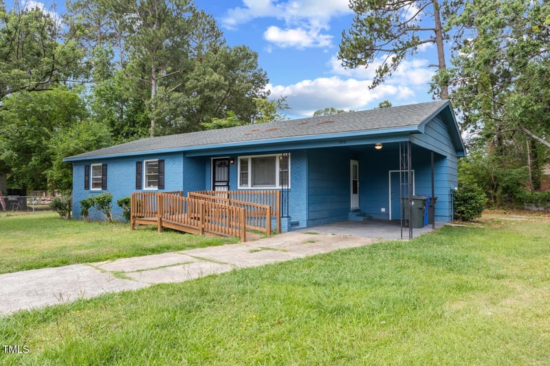 300 Bighorn Dr, Fayetteville, NC 28303