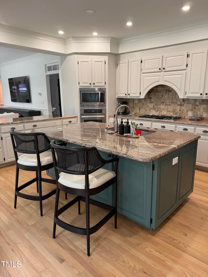 300 Bordeaux Ln, Cary, NC 27511