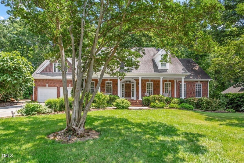 300 Bordeaux Ln, Cary, NC 27511