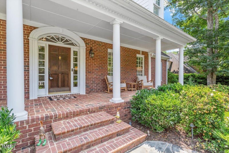 300 Bordeaux Ln, Cary, NC 27511