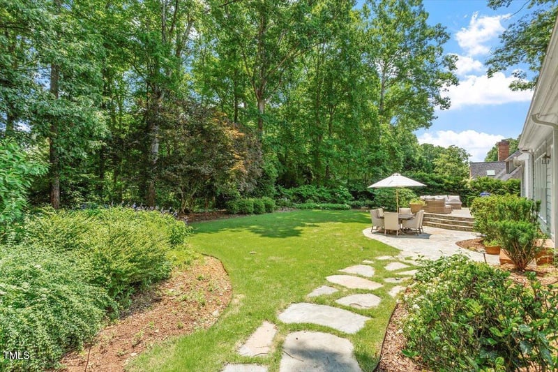 300 Bordeaux Ln, Cary, NC 27511