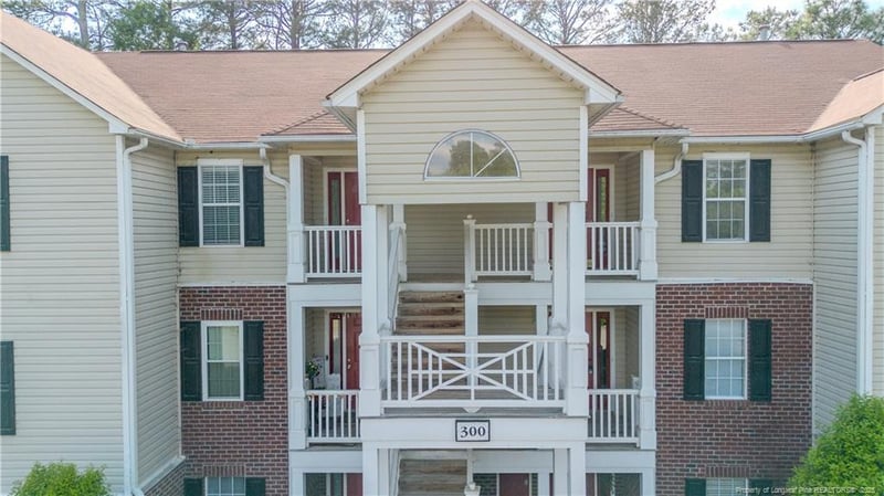 300 Bubble Creek Ct, Fayetteville, NC 28311