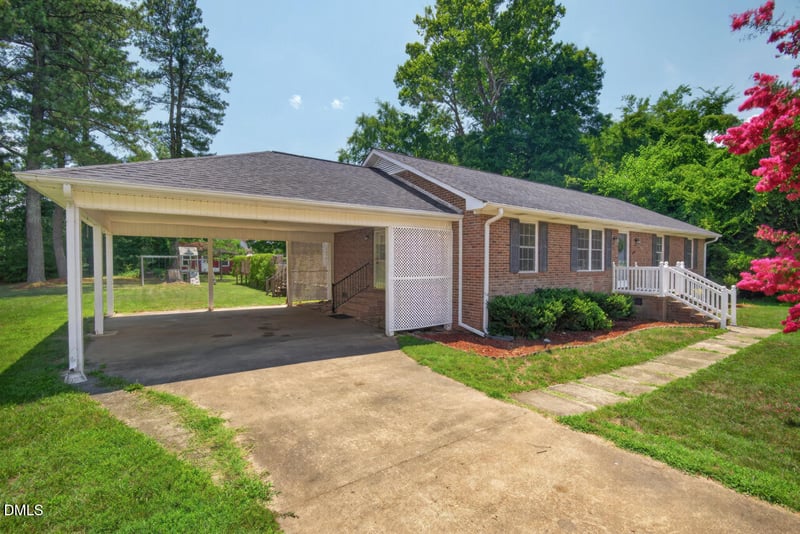 300 Buckingham Dr, Mebane, NC 27302