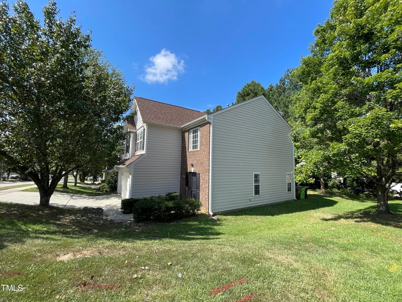 300 Firefly Rd, Holly Springs, NC 27540