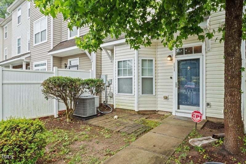 300 Gilman Ln #101, Raleigh, NC 27610