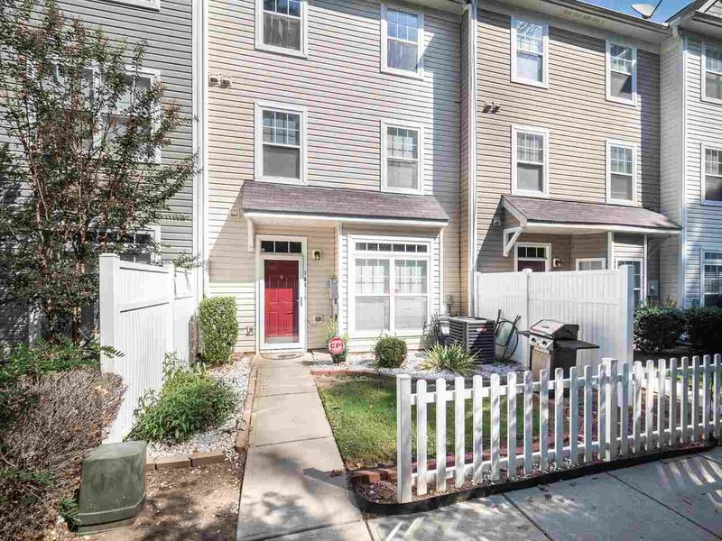 300 Gilman Ln #108, Raleigh, NC 27610
