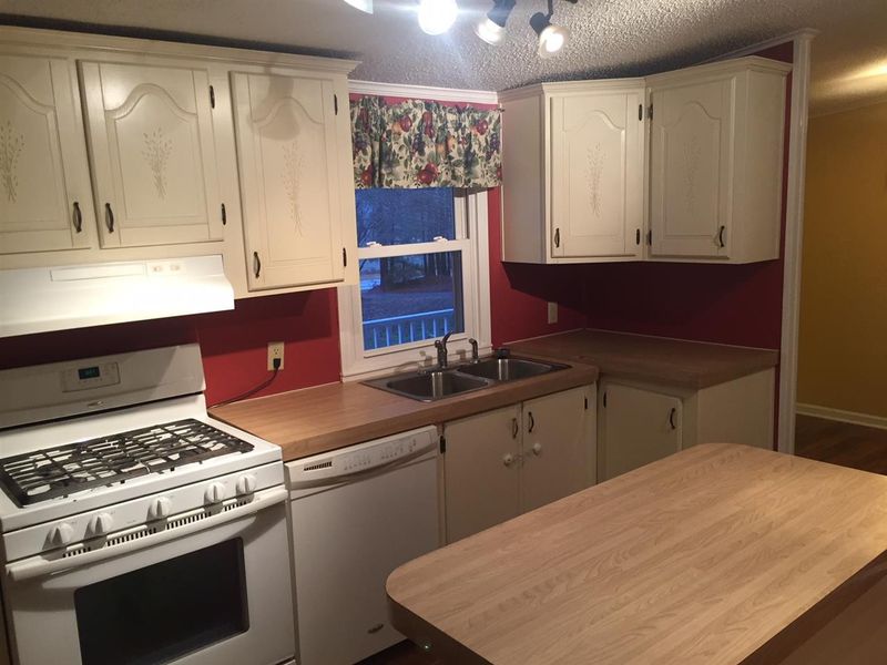 300 Grace Rd, Benson, NC 27504