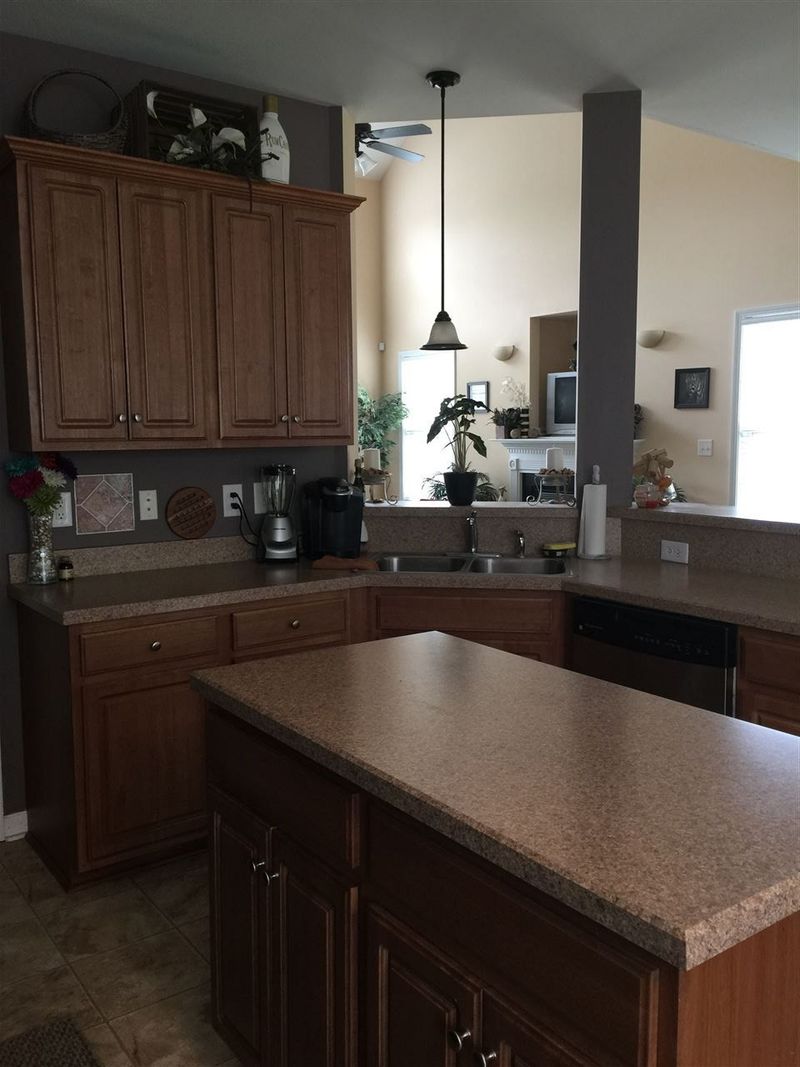 300 Landview Dr, Four Oaks, NC 27524