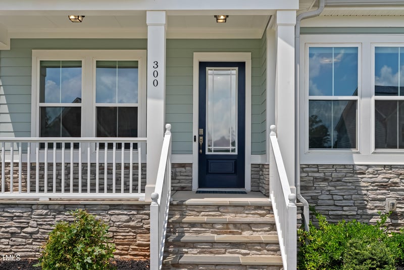 300 Ledge Manor Dr, Holly Springs, NC 27540